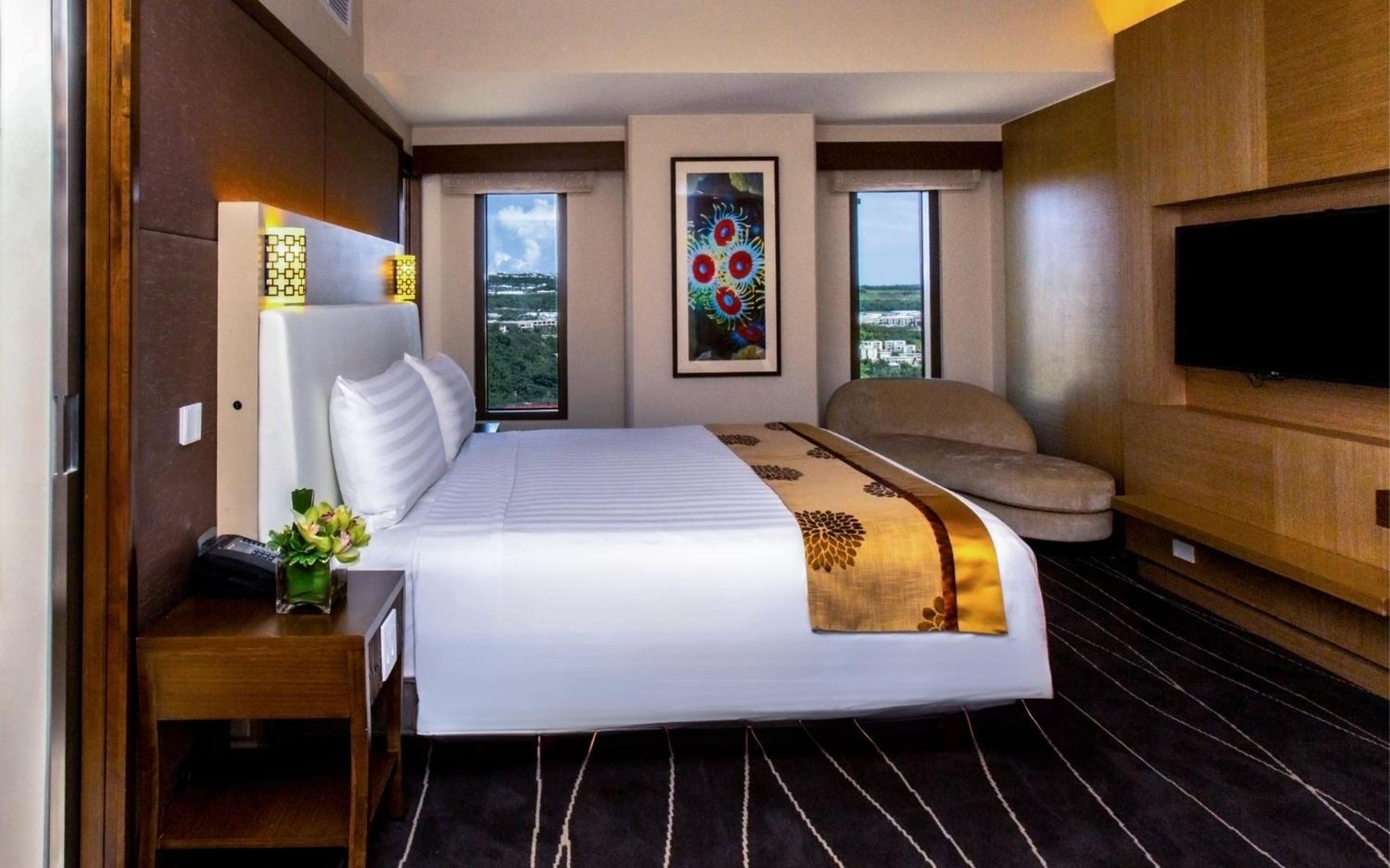 Dusit Thani Guam Resort Tumon Exterior photo