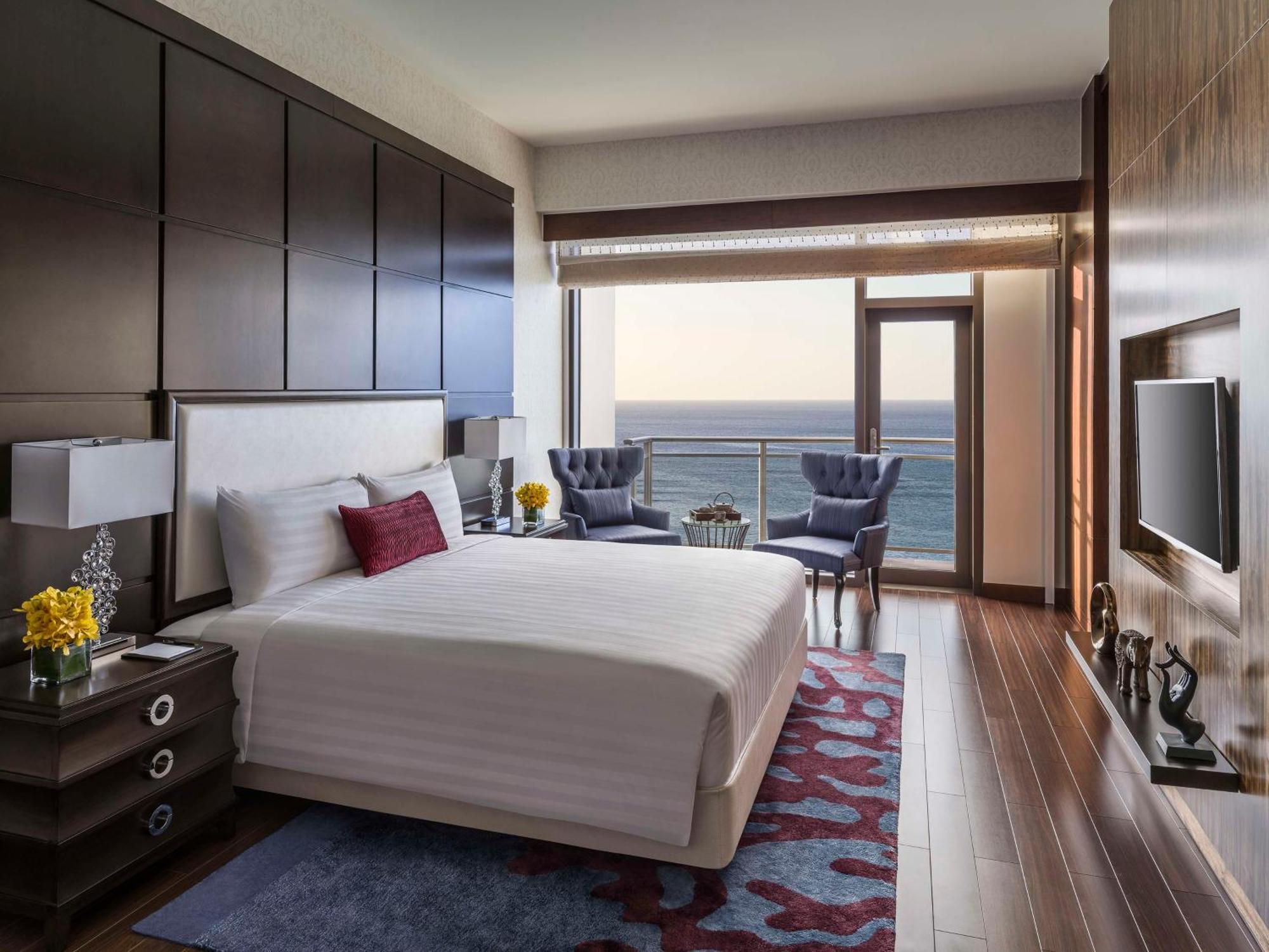Dusit Thani Guam Resort Tumon Exterior photo