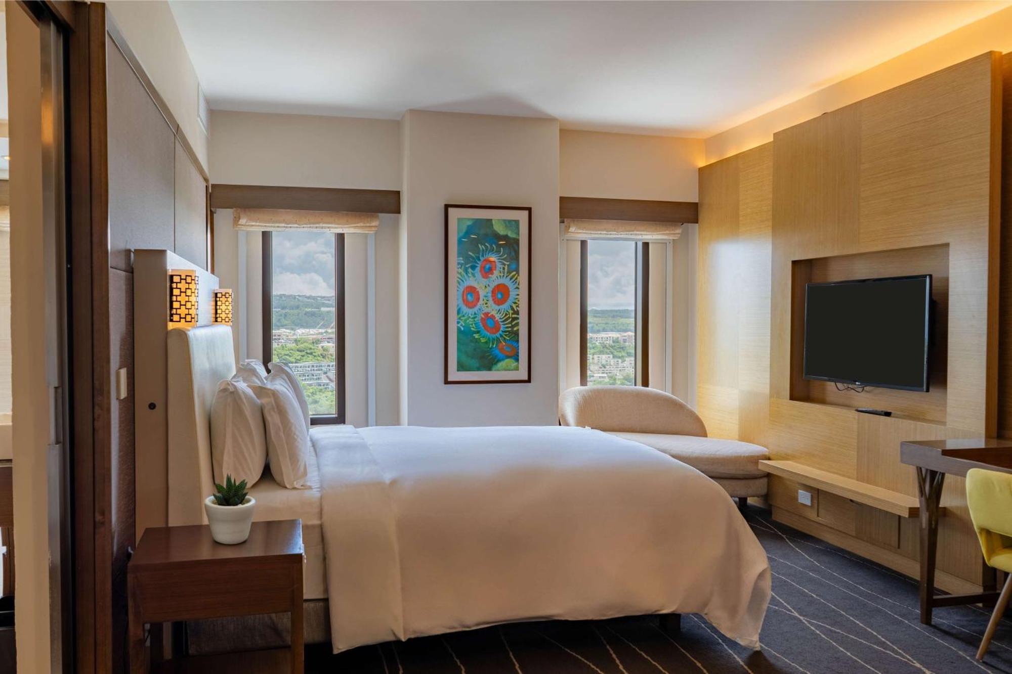 Dusit Thani Guam Resort Tumon Exterior photo