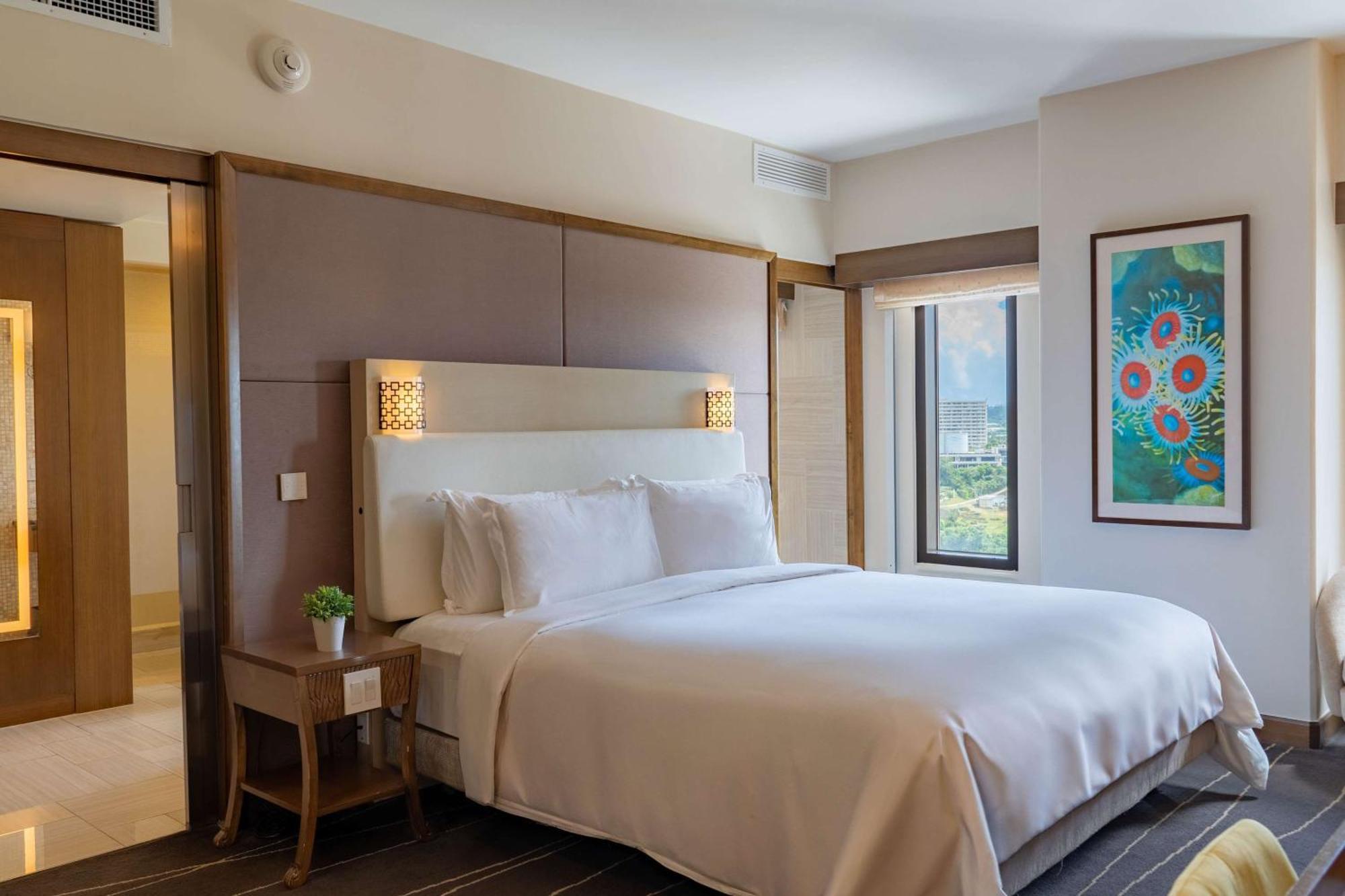Dusit Thani Guam Resort Tumon Exterior photo