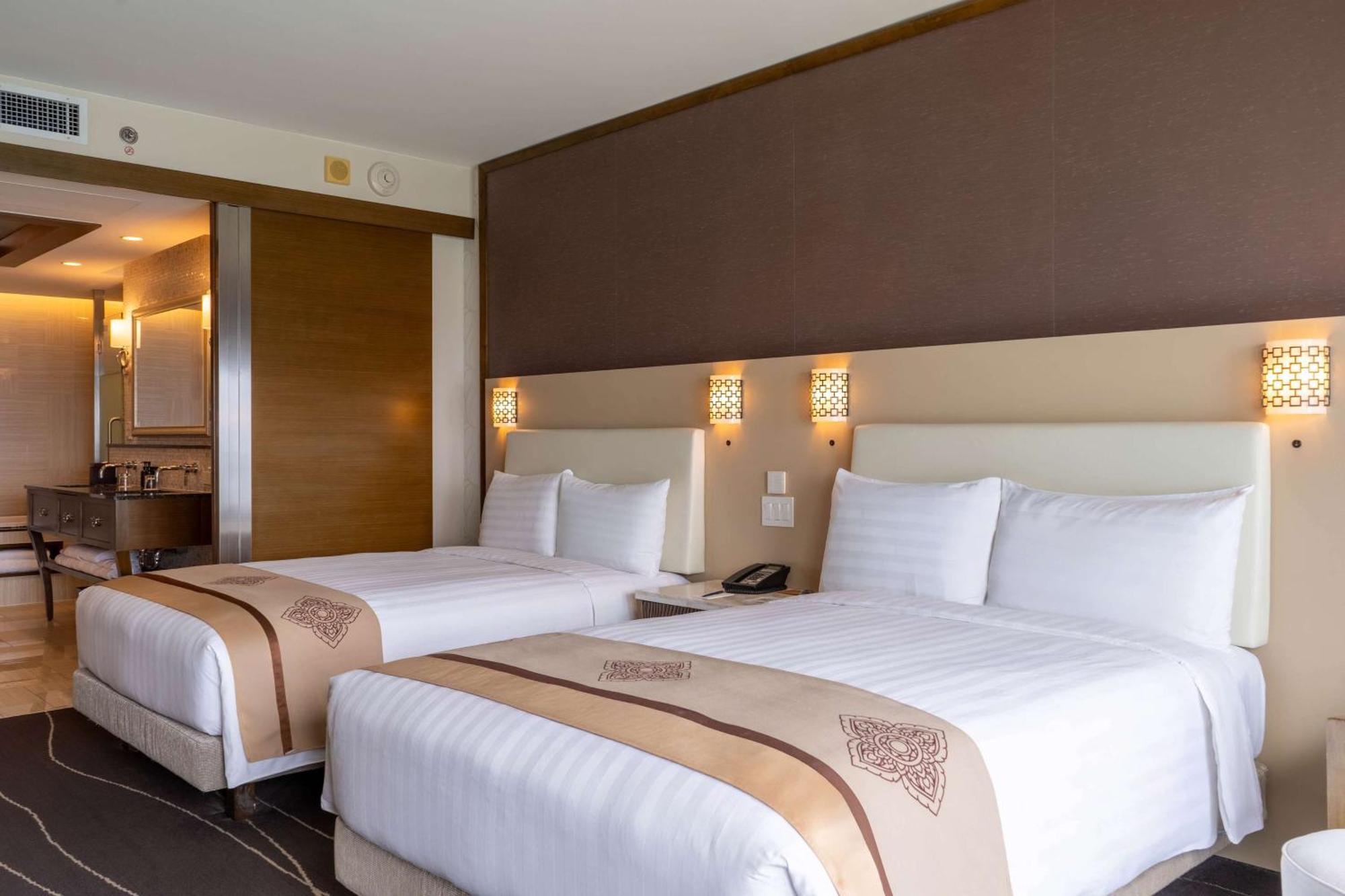 Dusit Thani Guam Resort Tumon Exterior photo