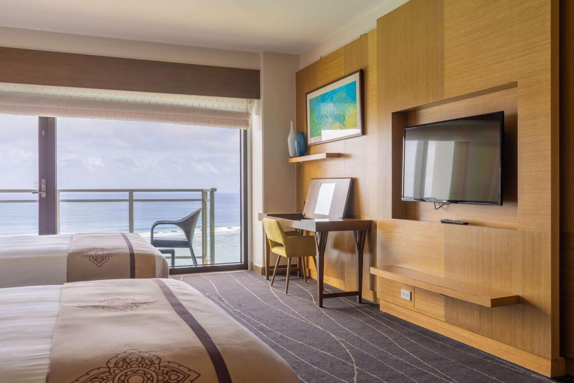 Dusit Thani Guam Resort Tumon Exterior photo