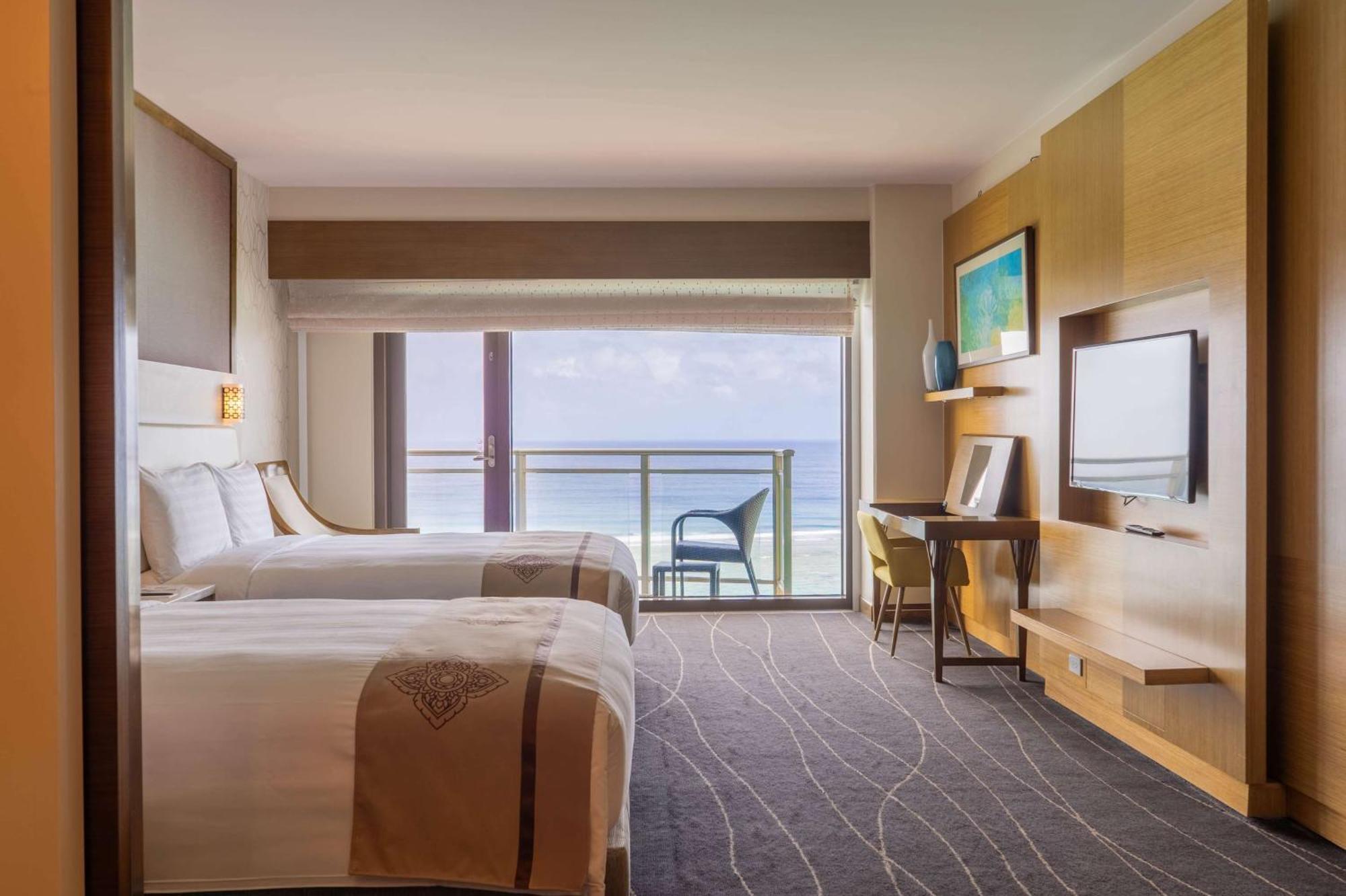 Dusit Thani Guam Resort Tumon Exterior photo