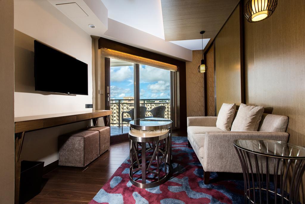 Dusit Thani Guam Resort Tumon Exterior photo