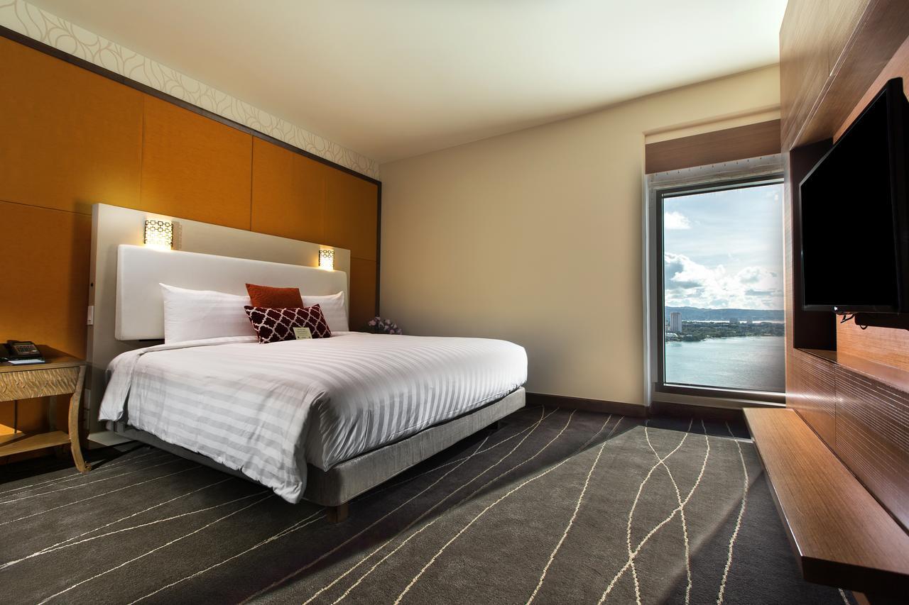 Dusit Thani Guam Resort Tumon Exterior photo